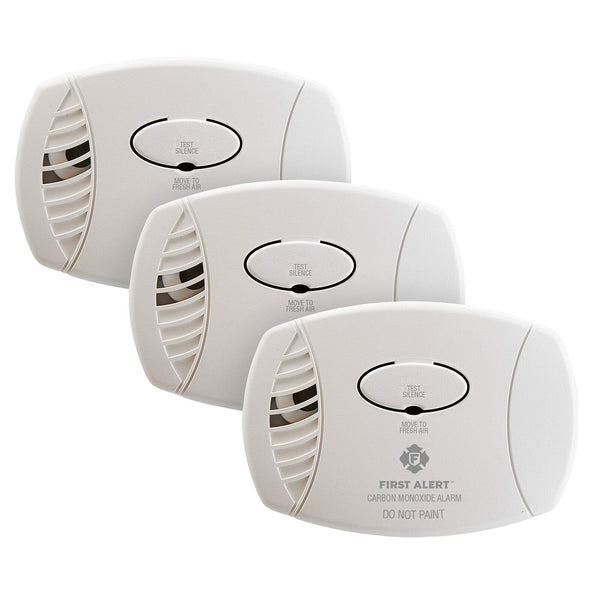 FIRST ALERT Plug-In Carbon Monoxide Detector, 3 Count (Pack of 1), CO600 , Wh...